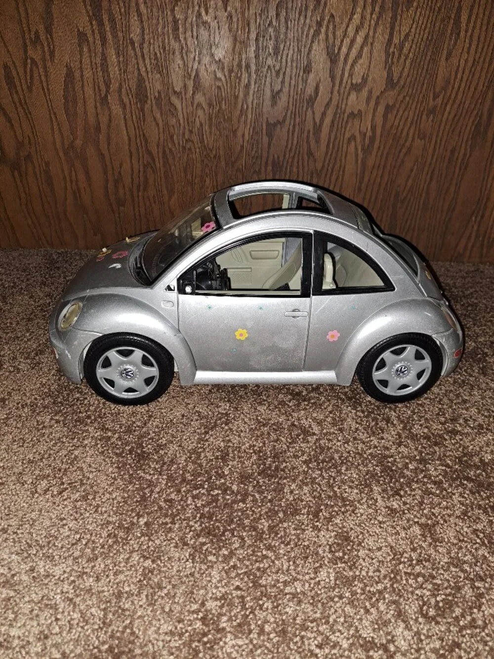 Vintage 2000 Mattel Barbie Silver Volkswagen Beetle toy car with flower decals - Picture 1 of 14